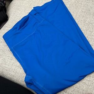 Blue Fabletics Capri Legging